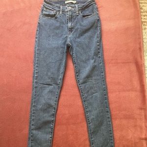 Levi’s 721 High Rise Skinny Jeans size 26